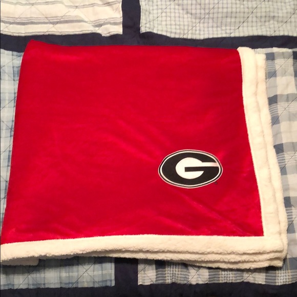 NCAA 50” x 60” Georgia Bulldogs Sherpa Blanket